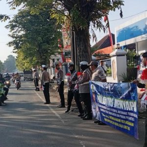 Merah Putih di Jalanan Jember: Polisi Ajak Warga Sambut HUT RI ke  80 Gelorakan Semangat Nasionalisme