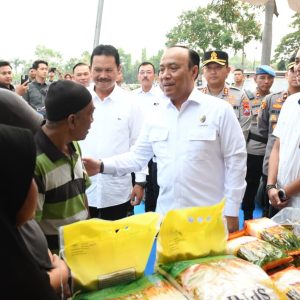 Polri Distribusikan 6 Ton Beras Menggelar Gerakan Pasar Murah di Madiun, Sinergi dengan Bulog Tekan Inflasi