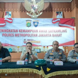 Kolaborasi Warga dan Polisi, Satkamling Palmerah Dibekali Pengetahuan dan Keterampilan Baru