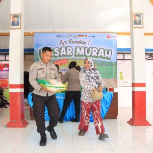 Dukung Stabilitas Harga Pangan Polres Malang Gelar Bazar Murah Warga Sambut Antusias