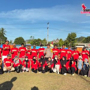 Semarak HUT RI Ke-80, Bhabinkamtibmas Meriahkan Pembukaan Di Lapangan Sepak Bola Taraweang