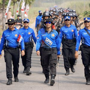 Tanamkan Nasionalisme 247 Siswa SPN Polda Jatim Gelar Ekspedisi Darat, Bagikan 800 Bendera dan Bansos