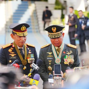 Kapolri dan Panglima TNI Apresiasi Antusiasme Warga dalam Upacara HUT RI ke-80 di Istana