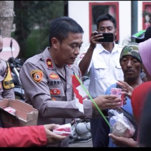 Polres Jember Tebar Kebaikan di Hari Kemerdekaan, Berbagi Makanan Bergizi Gratis Untuk Kaum Rentan