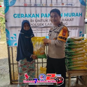BHABINKAMTIBMAS POLSEK LABAKKANG MENYERAHKAN BERAS PANGAN MURAH POLRI UNTUK MASYARAKAT 
