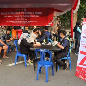 Polwan Polres Bojonegoro Gelar Bakti Kesehatan di CFD, Warga Antusias Serbu Layanan Gratis