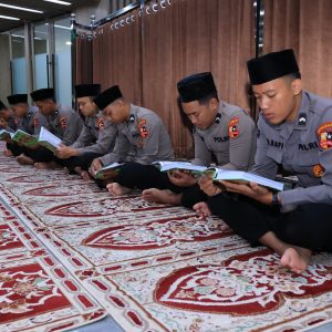 Divhumas Polri Tebar Keberkahan Lewat Pengajian dan Khataman Rutin