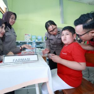 Sambut Hari Jadi ke -77 Polwan Polda Jatim Gelar Bakti Kesehatan di Yayasan Pendidikan Autis Mutiara Hati