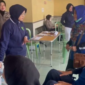 Jelang HUT ke-77: Polwan Polresta Malang Kota Gelar Bakti Kesehatan Gratis untuk Lansia