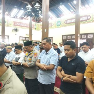 Turut Berbela Sungkawa, Polresta Tangerang Gelar Shalat Gaib untuk Driver Ojol Affan Kurniawan