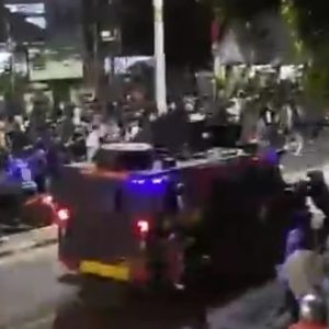 Gelombang Protes DPR Memanas, Tewaskan Satu Demonstran dan Picu Kerusuhan