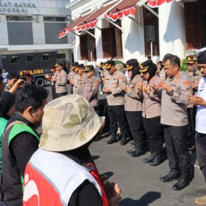Polrestabes Surabaya dan Ratusan Ojol Doa Bersama: Harmoni untuk Alm Affan Kurniawan