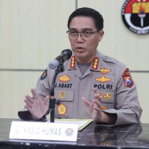 Puluhan Personel Polri Terluka Saat Amankan Aksi Anarkis di Jawa Timur 18 Diantaranya Jalani Rawat Inap