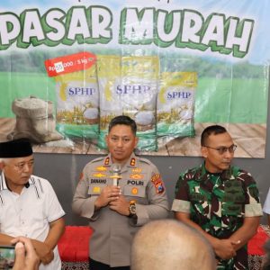 Polres Malang Gelontor 43 Ton Beras SPHP Ratusan Warga Sambut Gembira