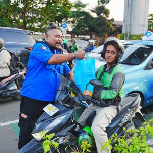 Buruh KSPSI dan Polri Adakan Bakti Sosial, Ratusan Paket Sembako Dibagikan kepada Warga