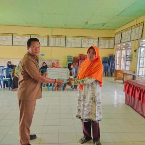 Pemdes Nampirejo bagi kan BLT DD Tahap 3) 17 KPM   