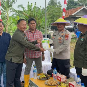 Polsek Panongan Laksanakan Kegiatan Penanaman Jagung Hybrida Serentak 1 Desa 2 Hektare
