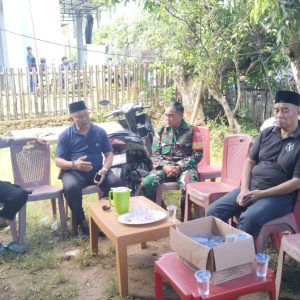 Wujud Bela Sungkawa Kapolsek Labakkang Hadir di Rumah Duka Orang Tua Camat Labakkang