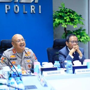 Polri Teguhkan Moral dan Profesionalisme Pasca Krisis, Gandeng Prof. Mahfud MD dan Komjen Chryshnanda
