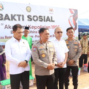 Polri Gelar Bakti Sosial 35 Tahun IKDB 90, Bagikan 1.485 Paket Sembako di Rempang Batam