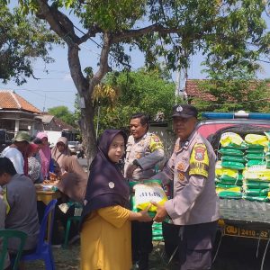 Polres Madiun Kota Salurkan 4 Ton Beras SPHP untuk 4 Desa