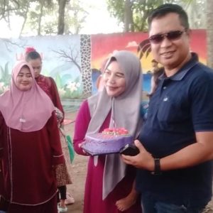 Selamat ulang tahun kepada Ibu Kepala Desa Mekar Jaya.   