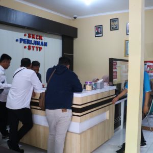 Polres Pacitan Perpanjang Jam Pelayanan SKCK Petugas Lembur Hingga Pukul 01.00 Dini Hari