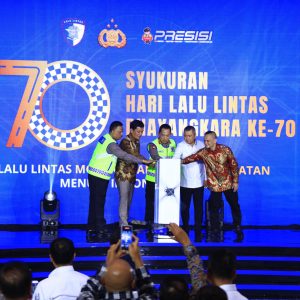 Hadiri Syukuran HUT Lalu Lintas ke-70, Kapolri Luncurkan Digital Korlantas dan Sematkan Pin Emas