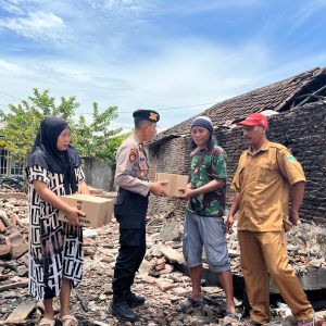 Polres Pasuruan Salurkan Bantuan untuk Korban Kebakaran di Rembang