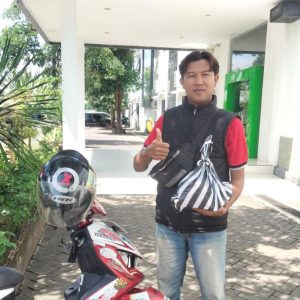 Bikin Haru! Kisah Wartawan Muda Pacitan Jadi Kurir 24 Jam, Demi Lawan Stigma dan Buktikan Kerja Keras