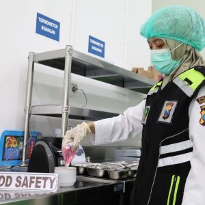 Pastikan MBG Higienis Polres Tulungagung Uji Food Safety di SPPG