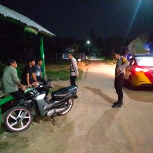 PATROLI BLUE LIGHT PERSONIL POLSEK LABAKKANG HIMBAU MASYARAKAT UNTUK MENJAGA SITUASI KAMTIBMAS TETAP AMAN DAN KONDUSIF