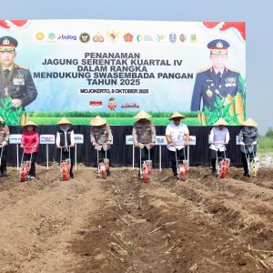 Kapolda Jatim Pimpin Penanaman Jagung Serentak Kwartal IV di Mojokerto Pakai Benih Eco Bhayangkara