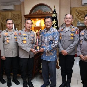 Jajaran Divhumas Polri Laksanakan Anjangsana ke Jend. Pol (Purn) Dai Bachtiar