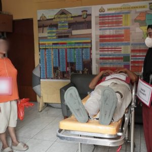 Polsek Kebon Jeruk Gelar Rekonstruksi Kasus Istri Potong Alat Vital Suami hingga Tewas
