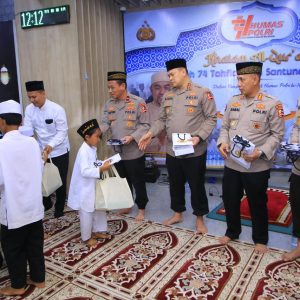 Wujud Peduli Sesama, Humas Polri Berikan Tali Asih Kepada 100 Anak Yatim pada Khatanan HUT Ke-74