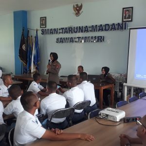 Sat Binmas Polres Pasuruan Ajak Pelajar SMA Taruna Madani Wujudkan Semangat Sumpah Pemuda di Era Digital