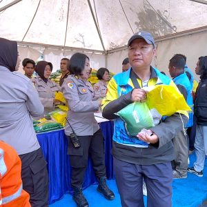 Ribuan Driver Ojol Deklarasi Kamtibmas “Jogo Jatim” di Stadion Gajayana Polresta Malang Kota Berbagi Beras dan Helm Gratis