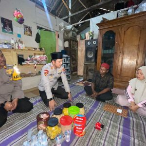 Kapolres Situbondo Beri Santunan untuk Keluarga Korban Ambruknya Atap Asrama Ponpes di Besuki
