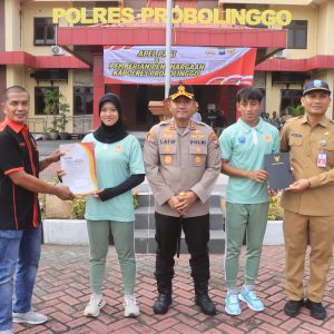 Kapolres Probolinggo Beri Penghargaan Dua Atlet Arung Jeram yang Melawan Begal