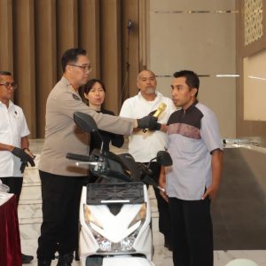 Polda Jatim Kembalikan Motor kepada Pemiliknya Usai Ditemukan Saat Operasi Sikat Semeru 2025
