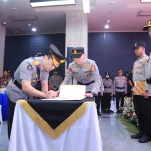 Pimpin Sertijab dan Pengantar Purna Tugas, Kadivhumas Polri Tekankan untuk Selalu Berbuat yang Terbaik