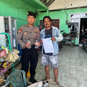Respon Cepat Laporan Warga, Sat Samapta Polres Gresik Gerebek Penjual Miras di Dekat Stasiun Indro