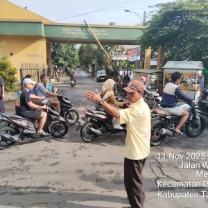 Polsek Panongan Laksanakan Strong Point Gatur Lalin Antisipasi Kepadatan Pagi Hari   