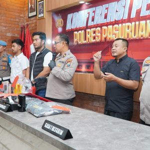 Lempar Bondet dan Ancam Warga dengan Celurit, Pria Pasrepan Diringkus Polisi