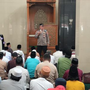 Satbinmas Polres Pasuruan Gelar Safari Salat Jumat, Tegaskan Bahaya Judi Online dan Narkoba