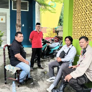 Pokdarkamtibmas Bhayangkara Resor Kota Tangerang Bersama Bhabinkamtibmas Desa Pangadegan Polsek Pasar kemis Perkuat Sinergi Lingkungan Lewat Sambang.