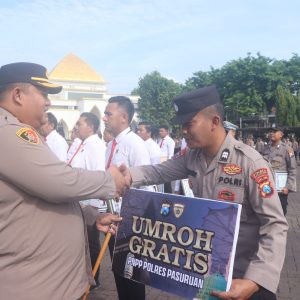 Kapolres Pasuruan Berikan Penghargaan dan Hadiah Umrah kepada Anggota Berprestasi