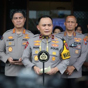 Polda Jatim Berangkatkan Bantuan Kemanusiaan untuk Warga Terdampak Erupsi Semeru