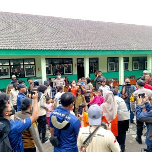 Polres Lumajang Lakukan Trauma Healing, Anak – anak Pengungsi Semeru Kembali Ceria